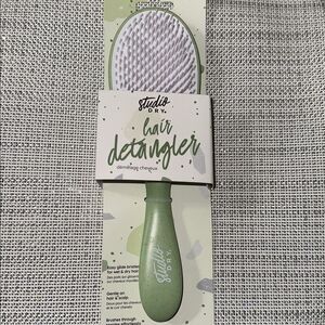 Studio Dry Sage Green White Detangling Hair Brush